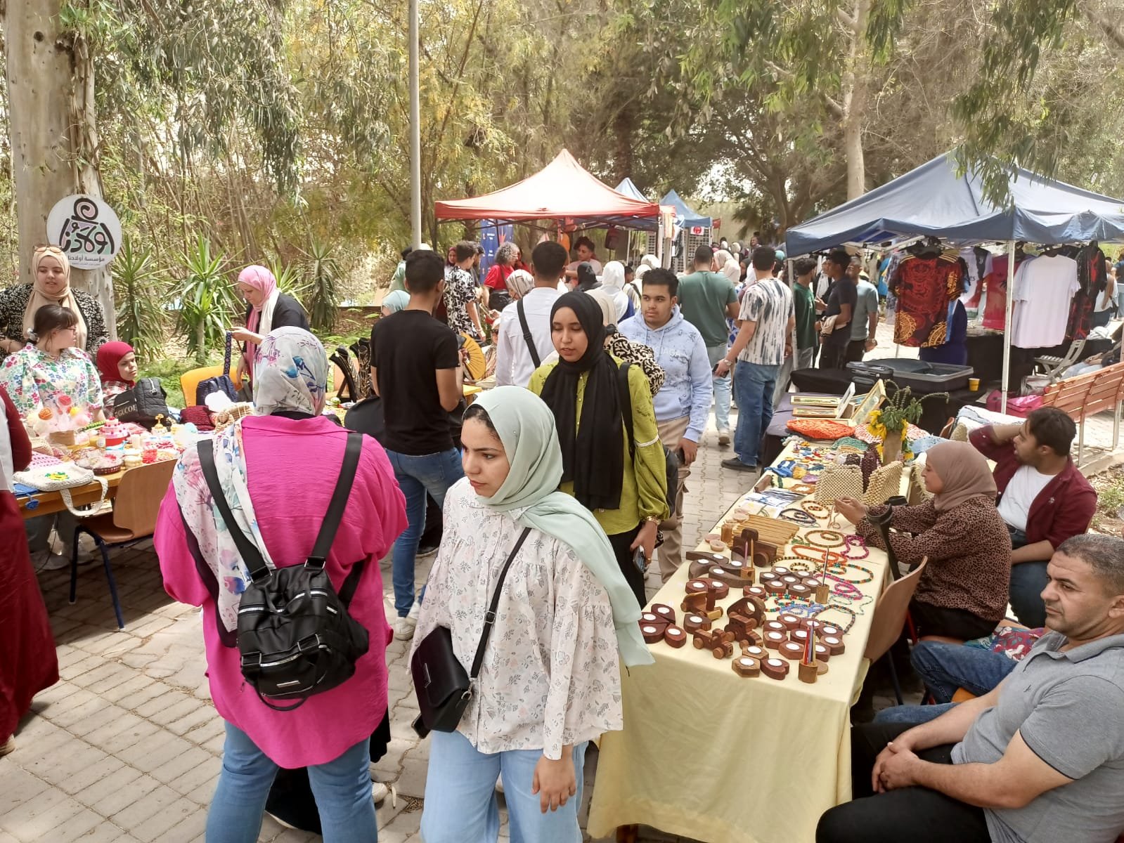 افتتح الدكتور جودة هلال رئيس جامعة هليوبوليس للتنمية المستدامة مهرجانا للأنشطة المتنوعة الترفيهية والغنائية