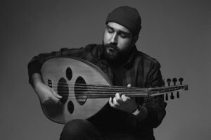 الموسيقار العراقي يوسف عباس يضع موسيقى "إعلام وراثة" من باريس إلى إسطنبول