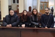 دوللي شاهين تقيم قداس ذكرى الأربعين لولدتها الراحلة "جاكلين الراعي" | صور